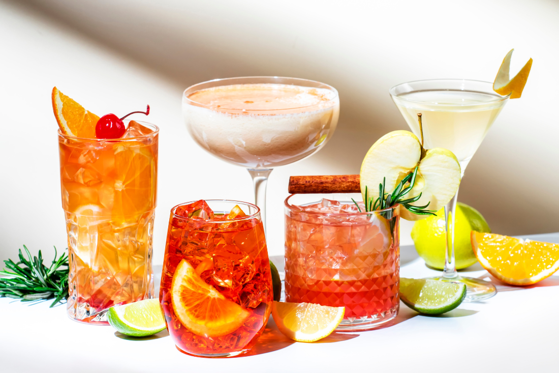 11 EASY AND ESSENTIAL COCKTAILS FOR YOUR HOME BAR