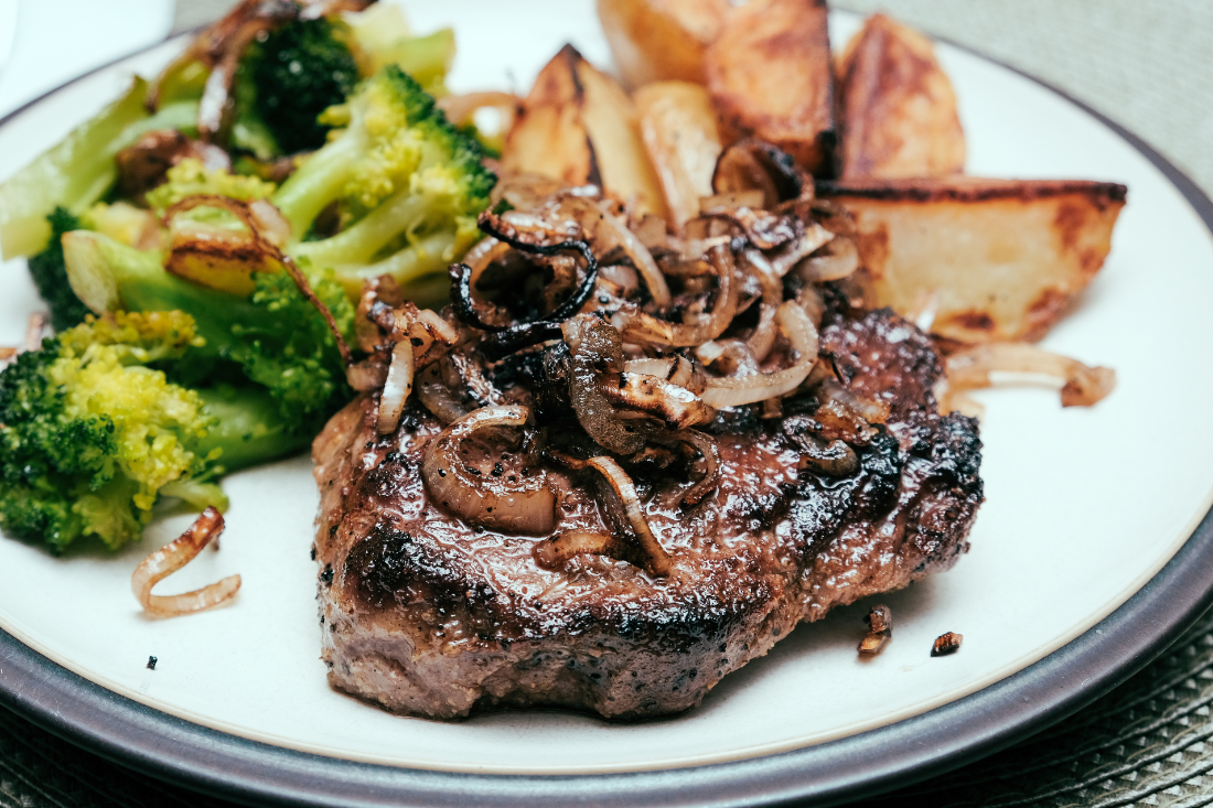 GRILLED STEAK WITH SWEET ONIONS AND GORGONZOLA