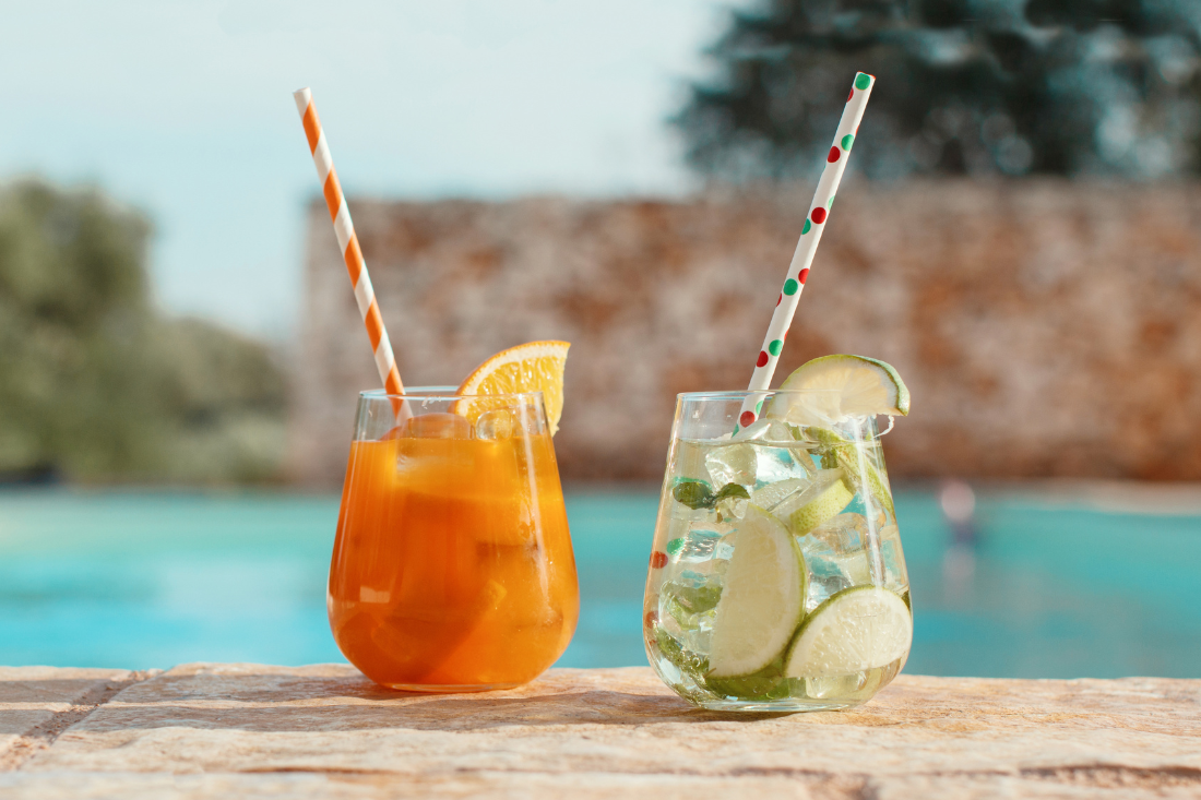 How to Make Cocktails on the Go: Beach, Lake, or Pool